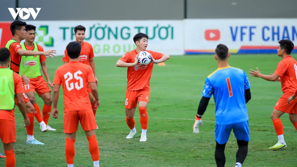ĐT Việt Nam tập vui như hội, “test” bóng thi đấu AFF ASEAN Cup 2026
